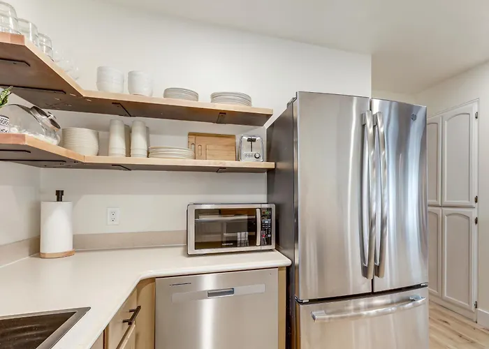 Holiday home Forest-view Group Getaway, 4 Mi To Dtwn *