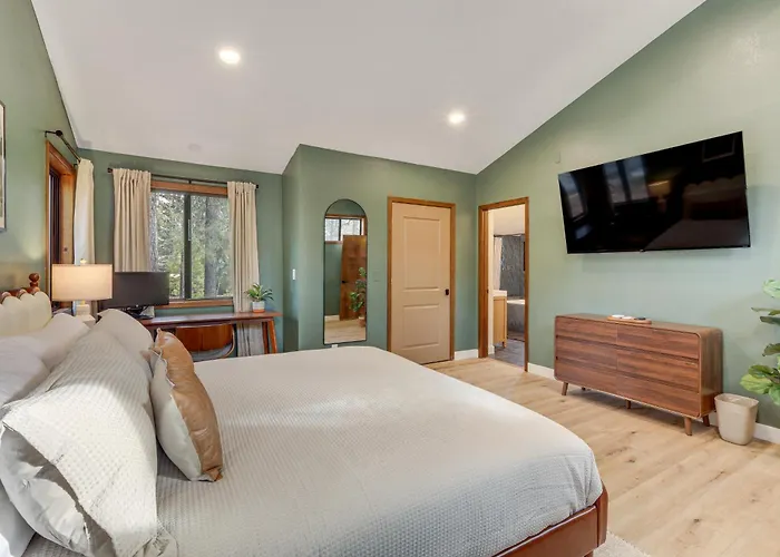 Holiday home Forest-view Group Getaway, 4 Mi To Dtwn