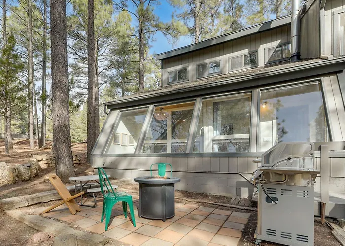 Forest-view Group Getaway, 4 Mi To Dtwn Holiday home *